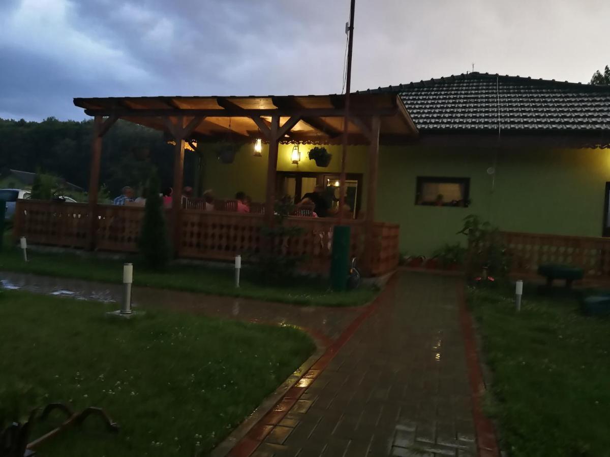 Agropensiunea Valea Fagilor Luncavita Екстериор снимка